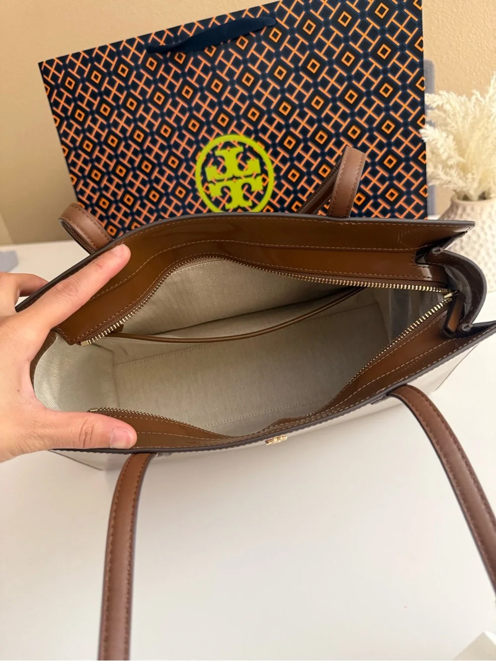 NWT , tory burch Emerson smooth work brown /tan tote bag rich walnut $550